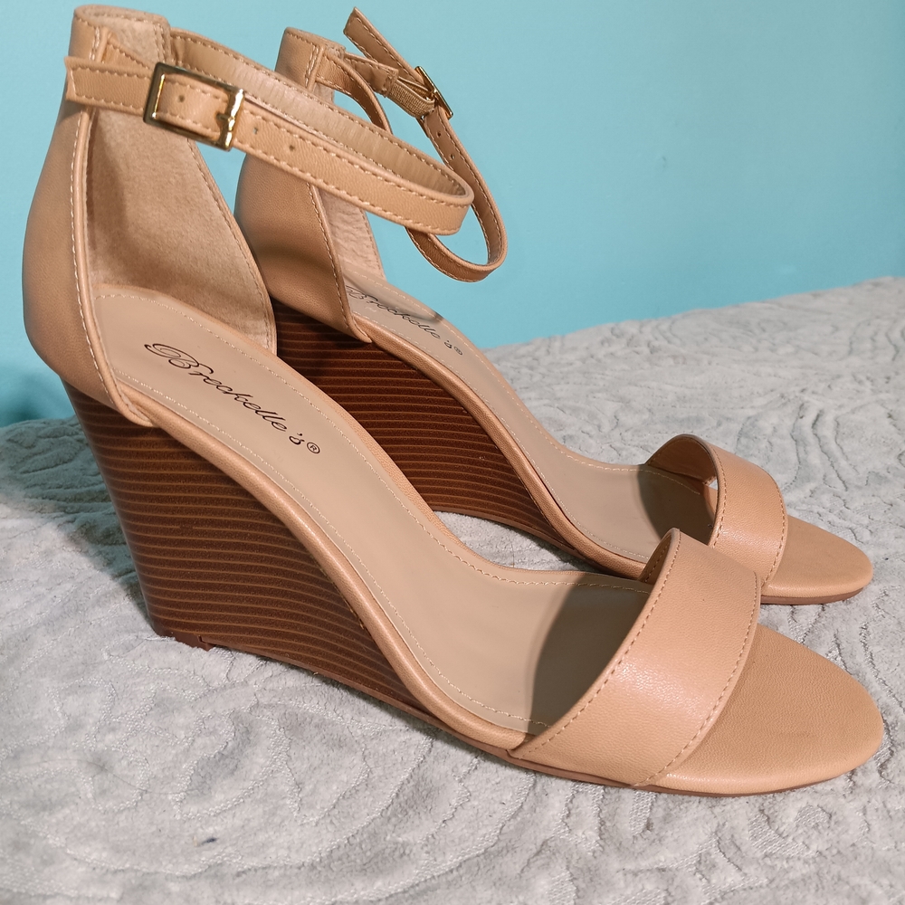 Breckelles Tan Ankle Strap Wedges